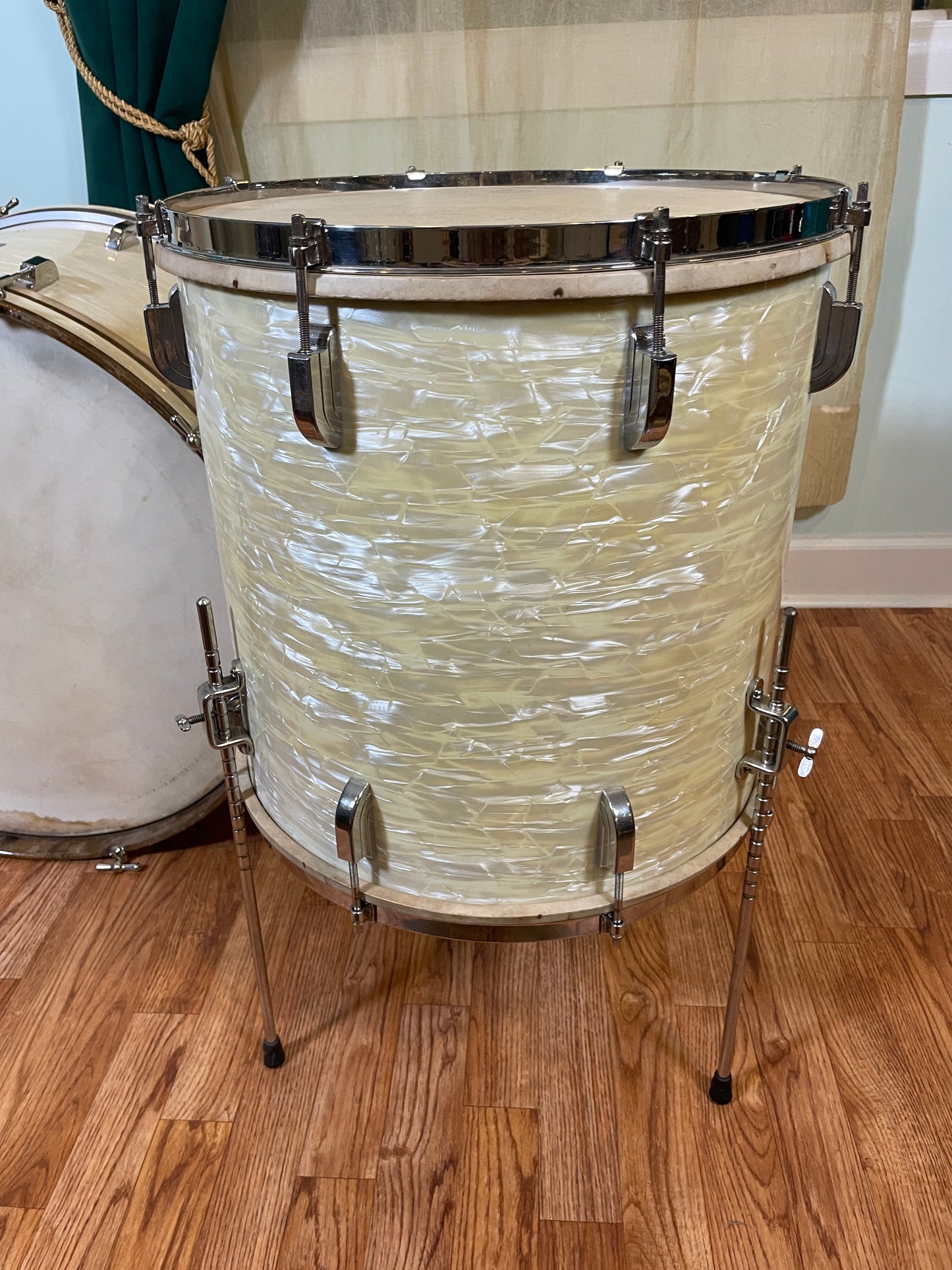 1940s Leedy Drum Set White Marine Pearl 24/13/16