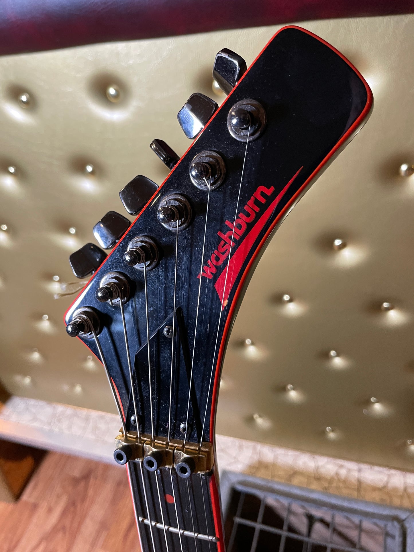 1984 Washburn A-10V Black & Red w/ OHSC A-10VB