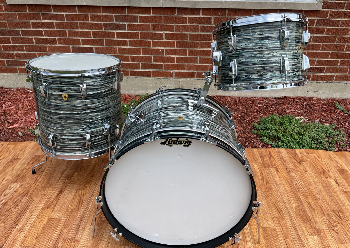 1968 Ludwig Super Classic Drum Set Oyster Blue Pearl 22/13/16