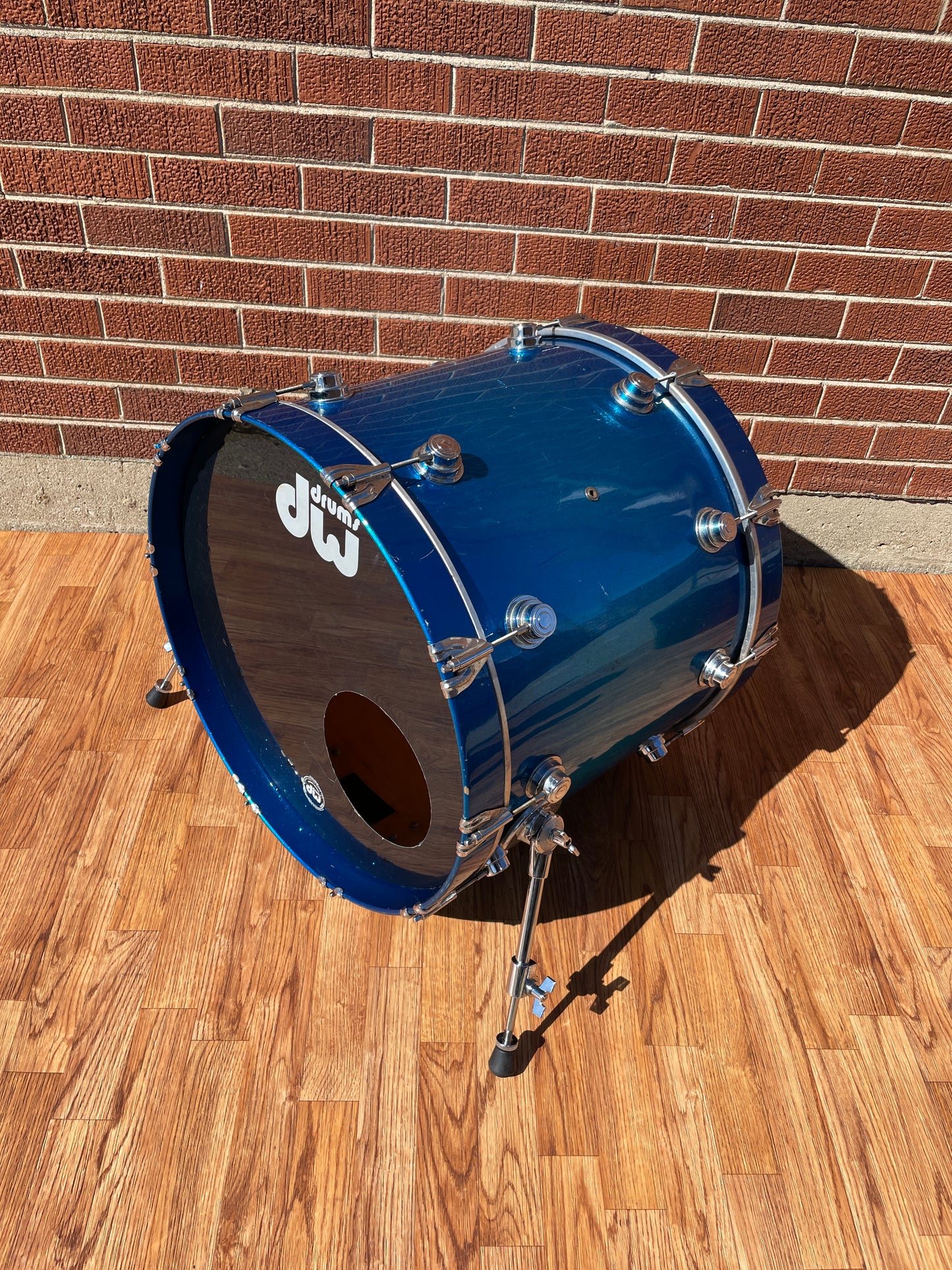 DW 18x22 Bass Drum Blue Sparkle Fade Drum Workshop