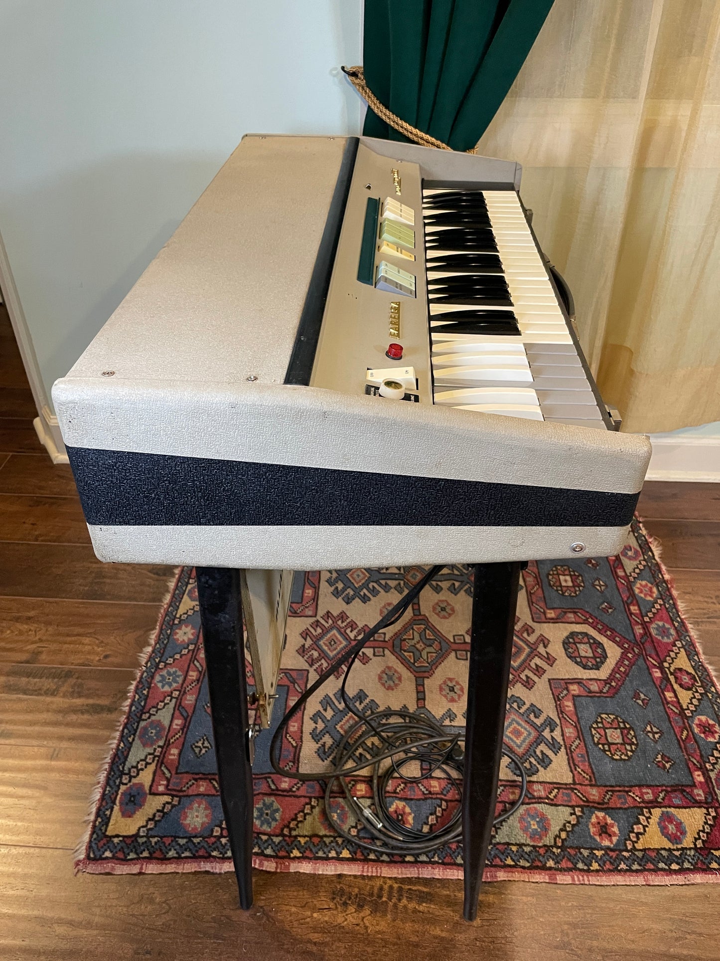 Vintage 1960s Farfisa Mini Compact Electric Organ Keyboard Piano