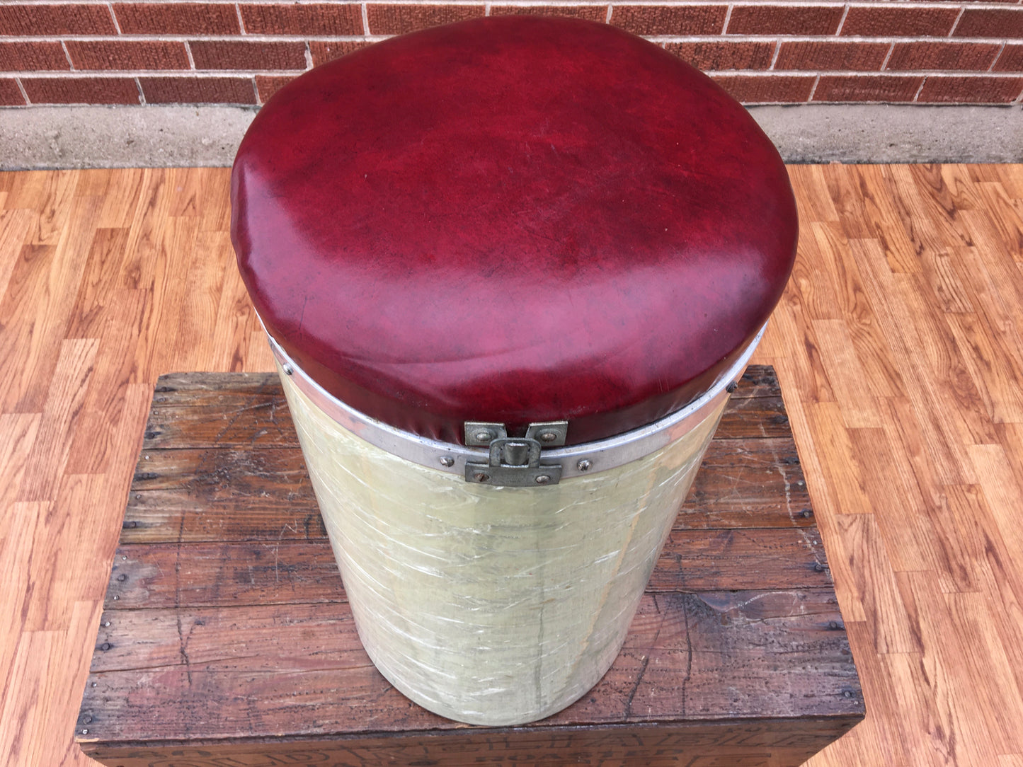 Rare 1950s/1960s Ludwig Canister Throne White Marine Pearl