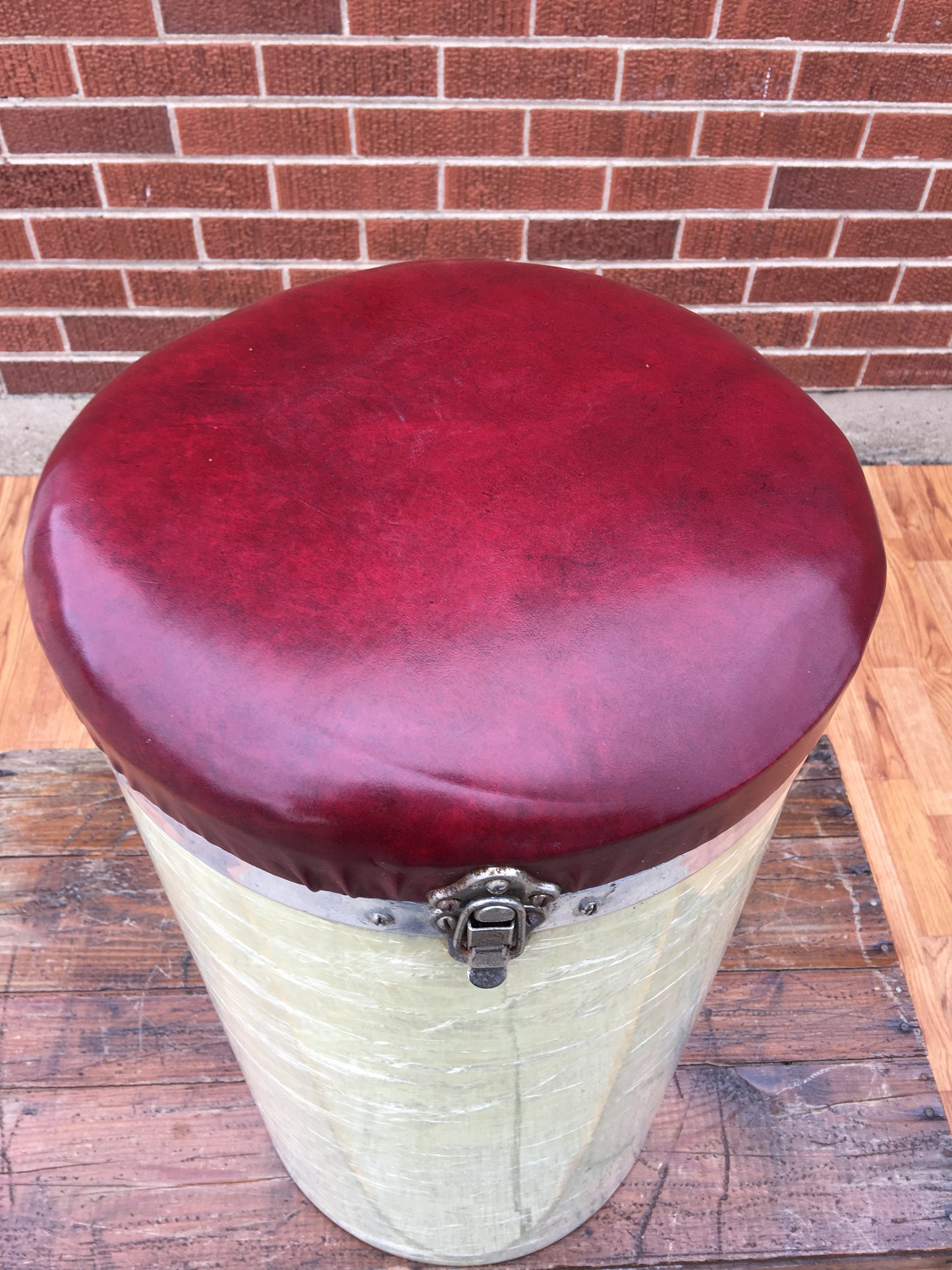Rare 1950s/1960s Ludwig Canister Throne White Marine Pearl
