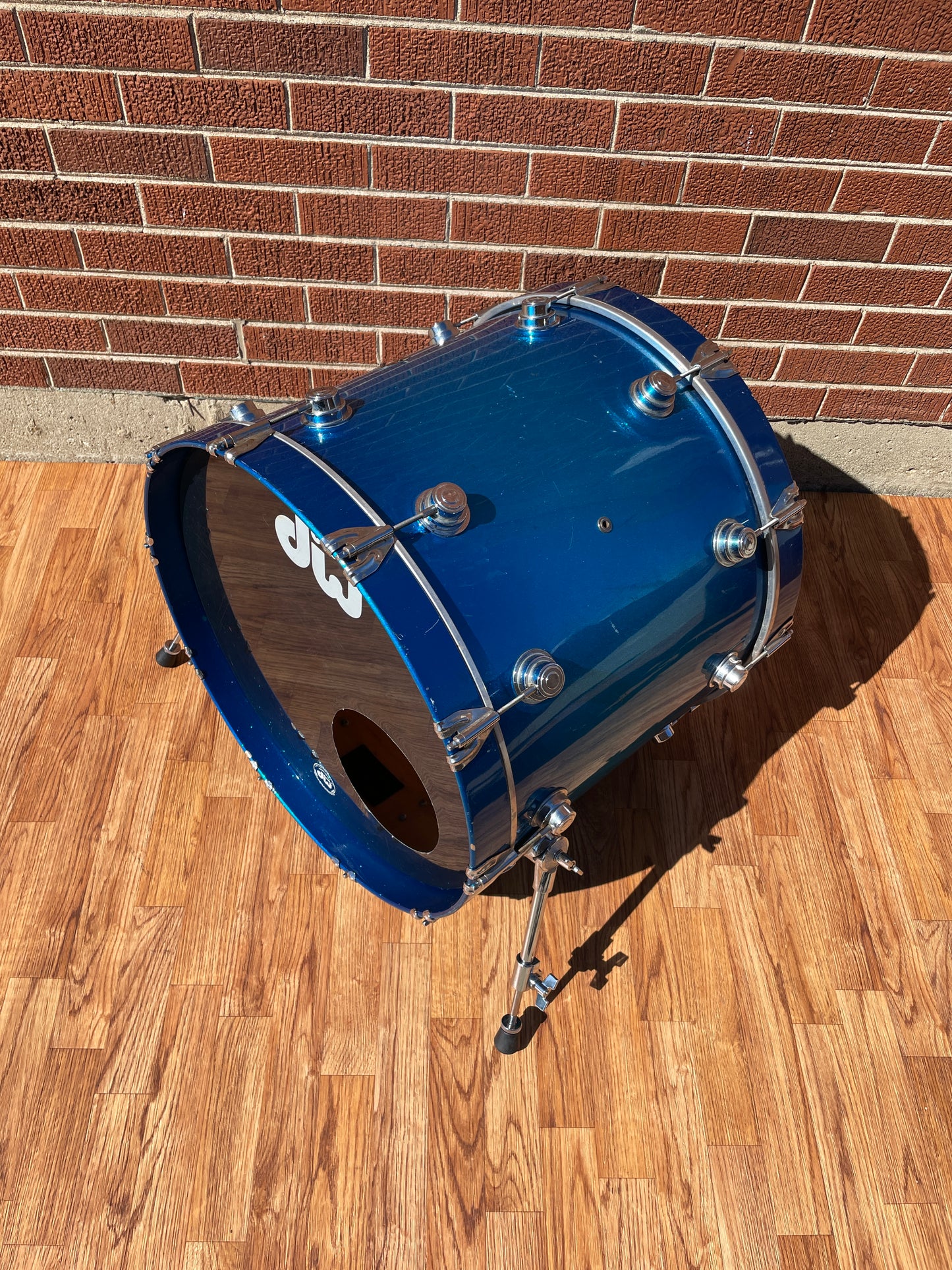 DW 18x22 Bass Drum Blue Sparkle Fade Drum Workshop