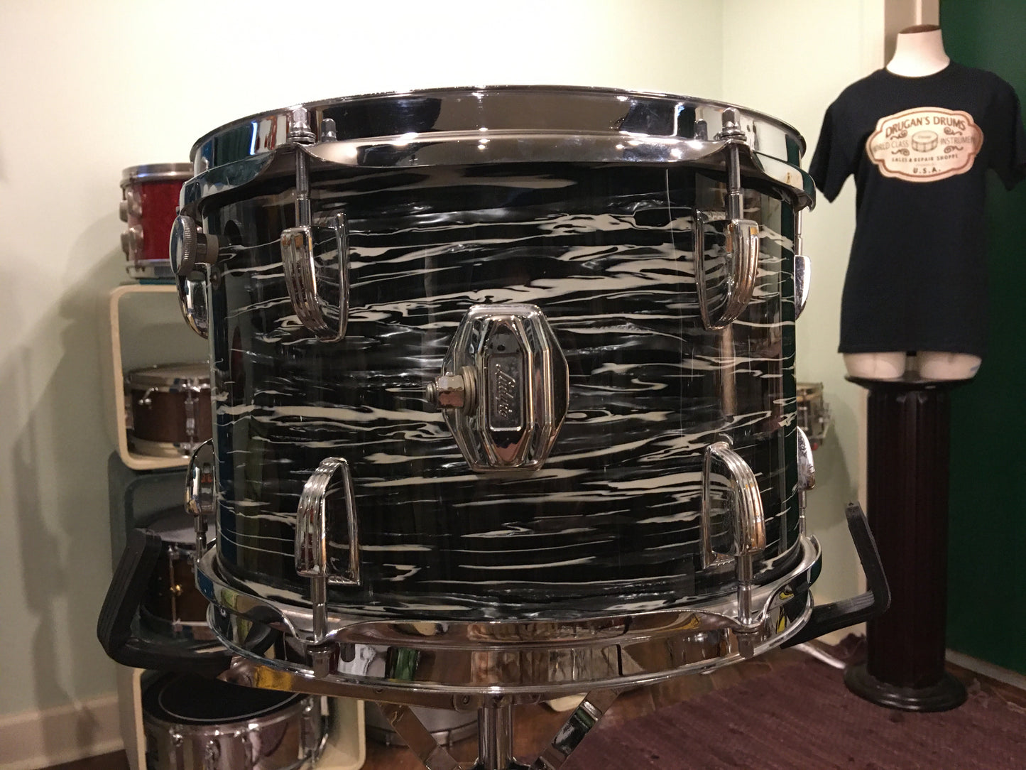 Early 1970s Ludwig 8x12 Oyster Black Pearl Classic Tom Drum 3 Ply