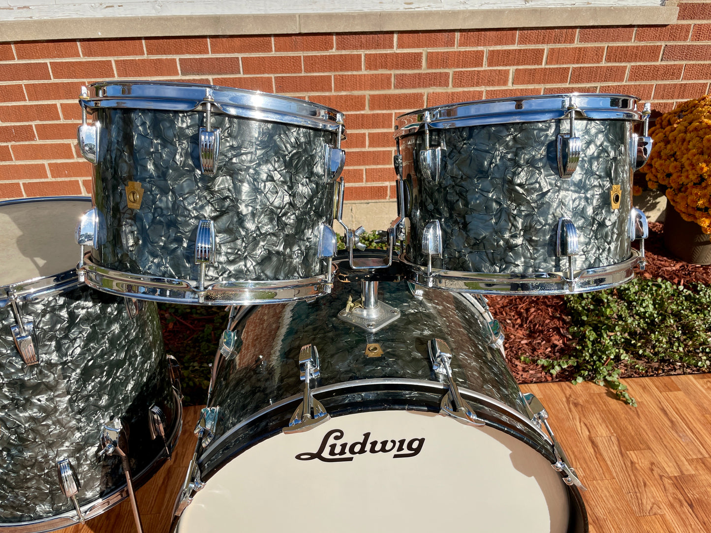 1961 Ludwig No. 983P 5pc Hollywood Outfit Drum Set w/ Jazz Festival Snare Black Diamond Pearl 22/12/12/16/5x14