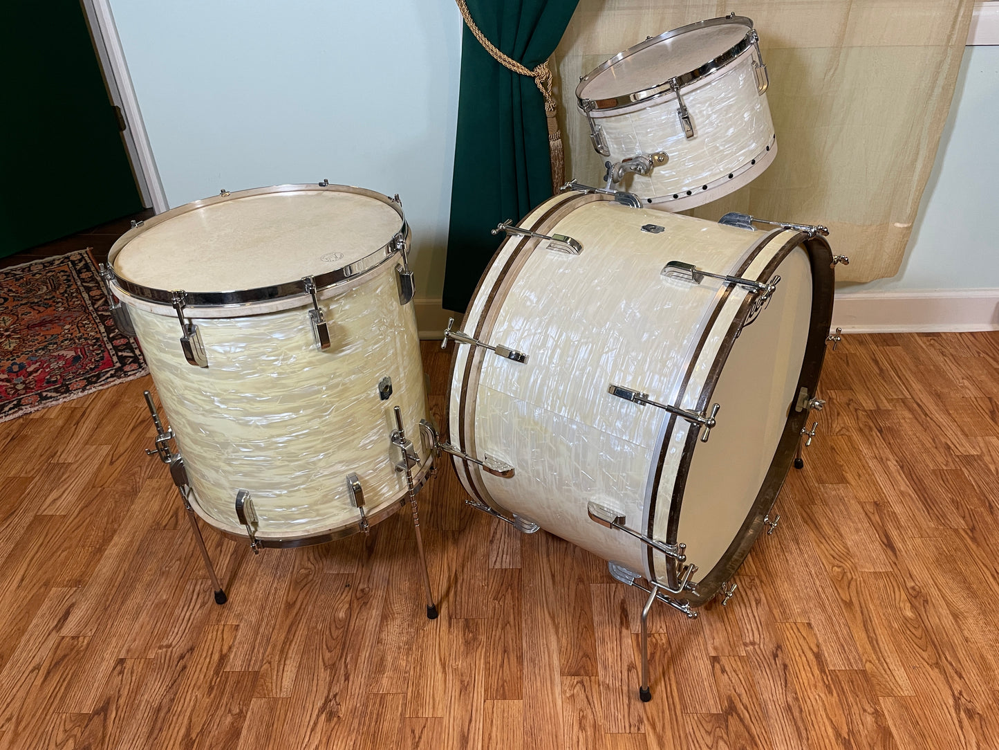 1940s Leedy Drum Set White Marine Pearl 24/13/16