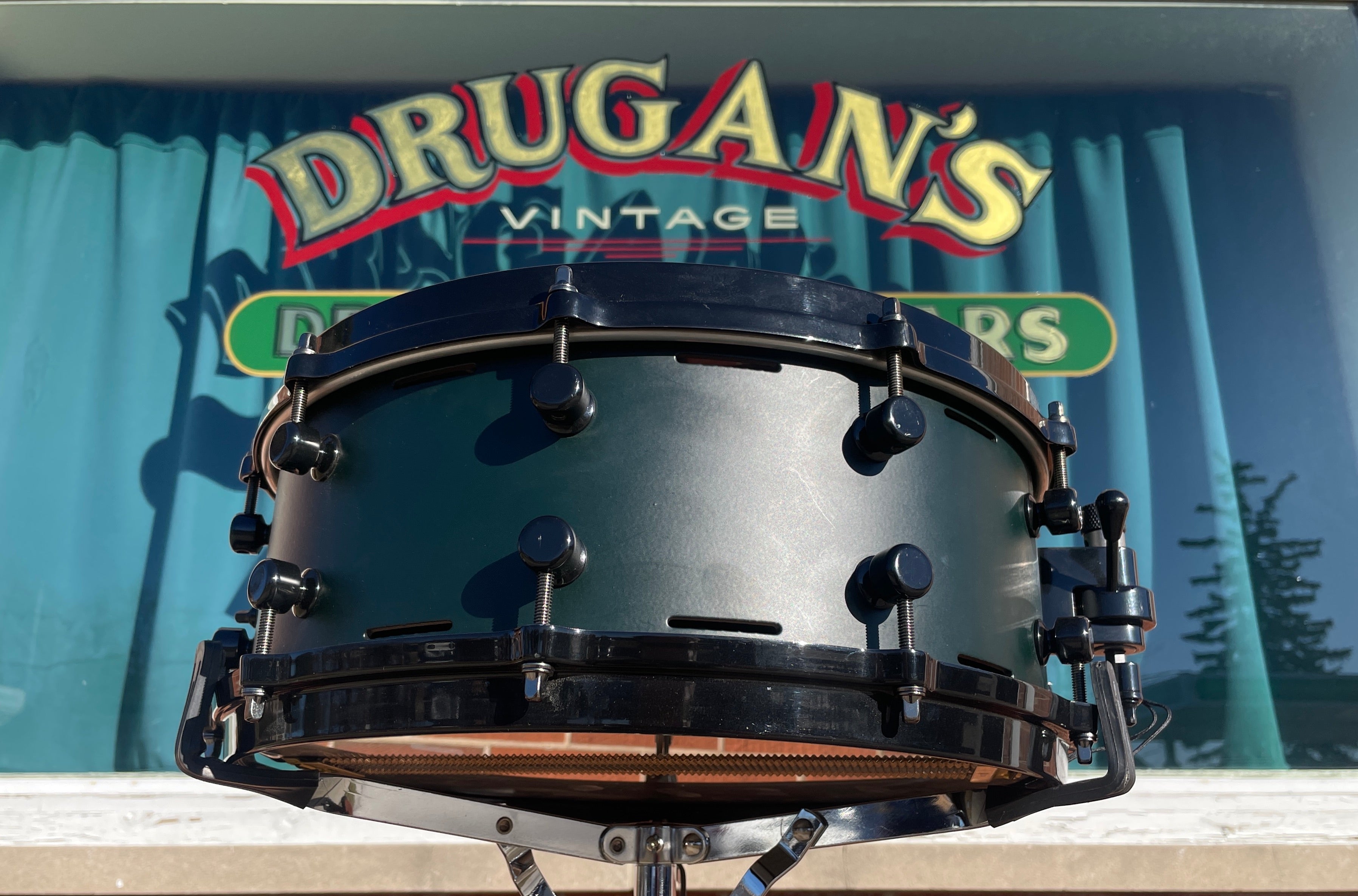Thrown Instruments Trick 5x14 RPM Vented Aluminum Snare Drum Green & Black w/ GS007 Throw ...