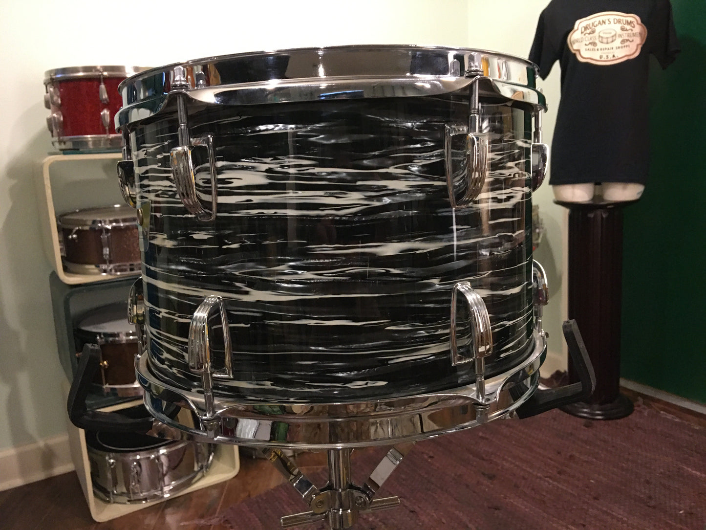 Early 1970s Ludwig 8x12 Oyster Black Pearl Classic Tom Drum 3 Ply