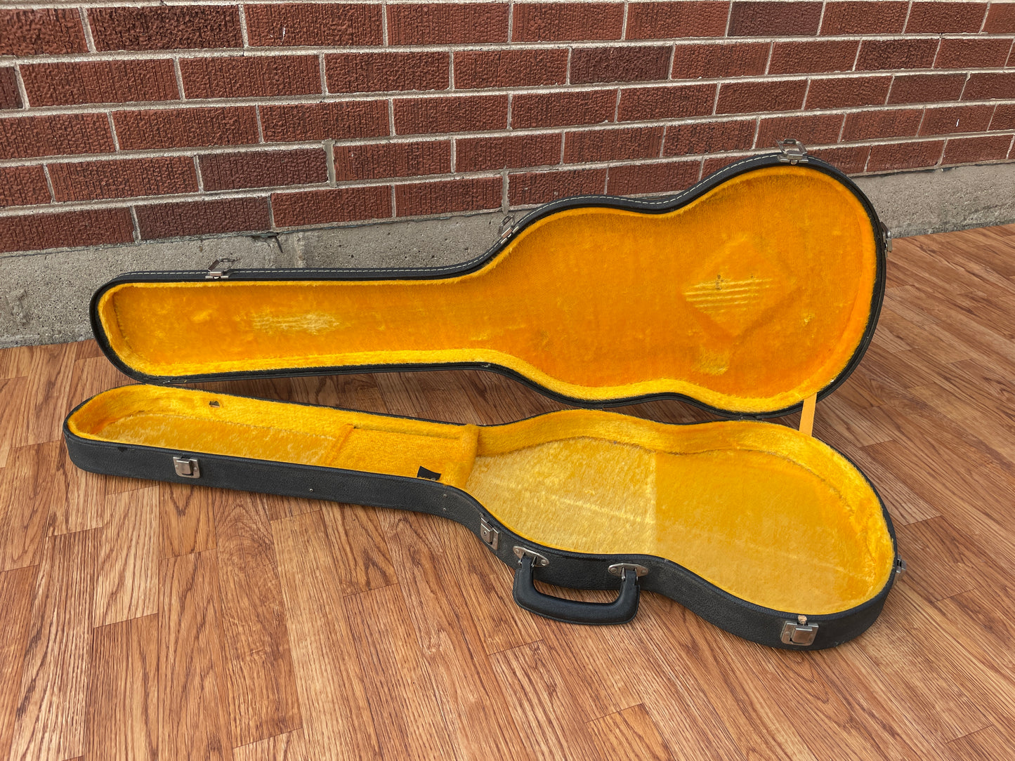 1970s Ibanez Lawsuit Era SG Guitar Case Yellow Interior