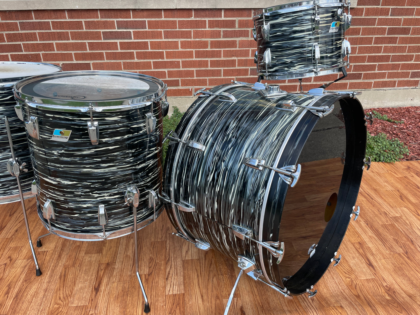 1970s Ludwig Drum Set Oyster Black Pearl 24/13/16/18