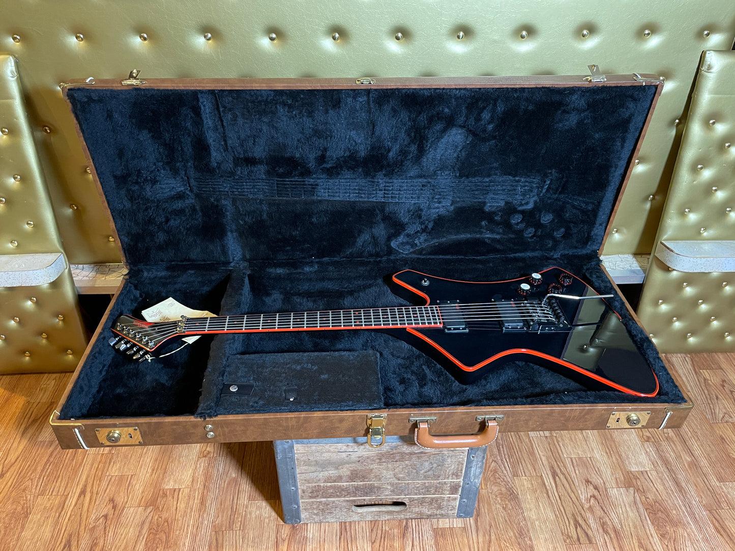 1984 Washburn A-10V Black & Red w/ OHSC A-10VB