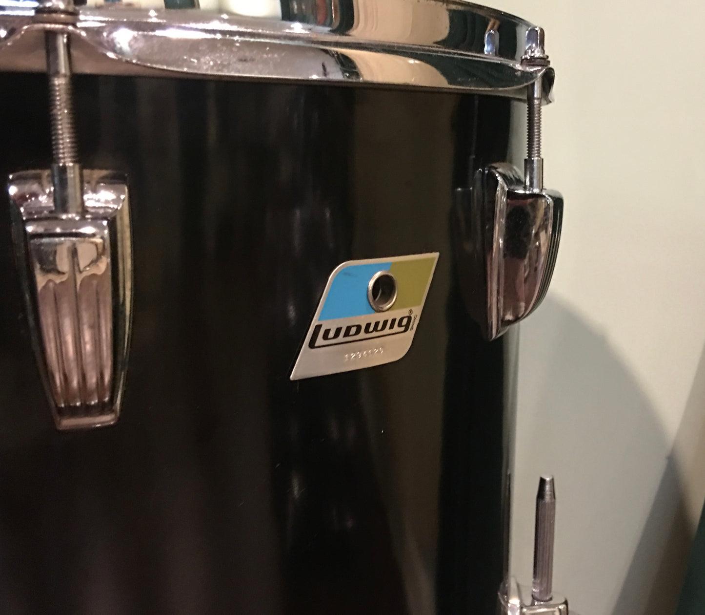 1970's Ludwig 16x16 3 Ply Floor Tom Black Cortex